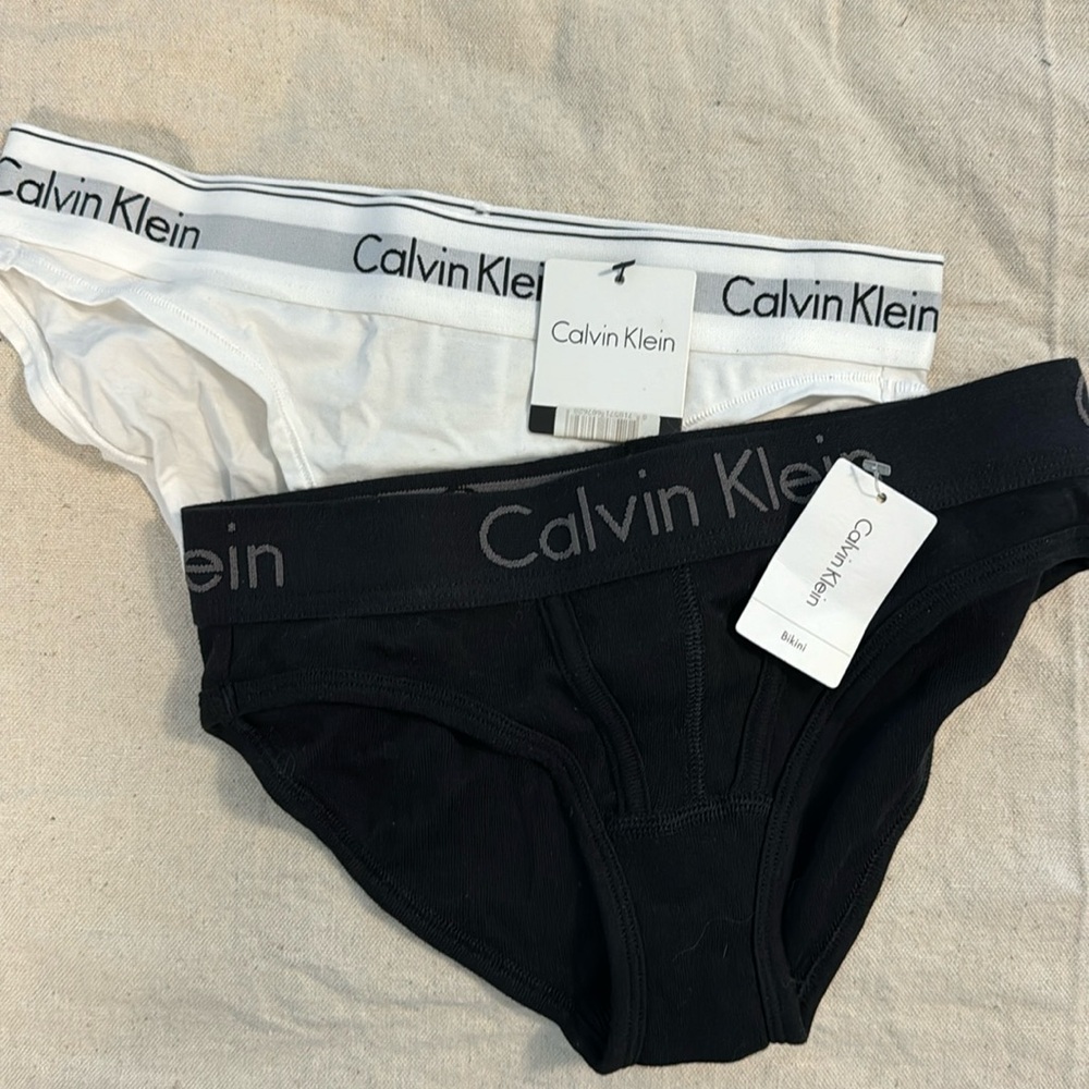 BNWT 2 qty Calvin Klein boyfriend style bikini white and black XS